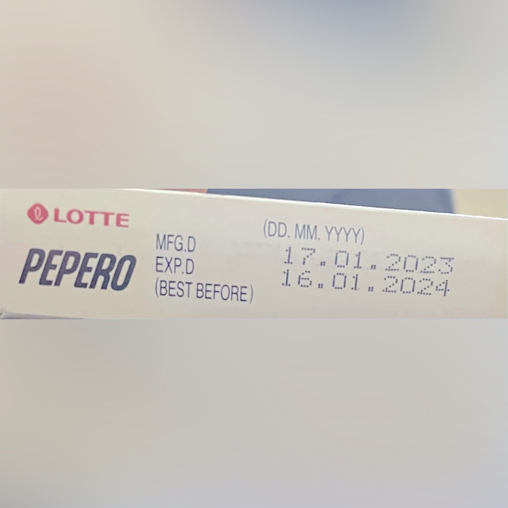 Combo of pack of sweet & delicious 1 Cotton candy & 2 Pepero white cookie sticks - Picture 8 of 9